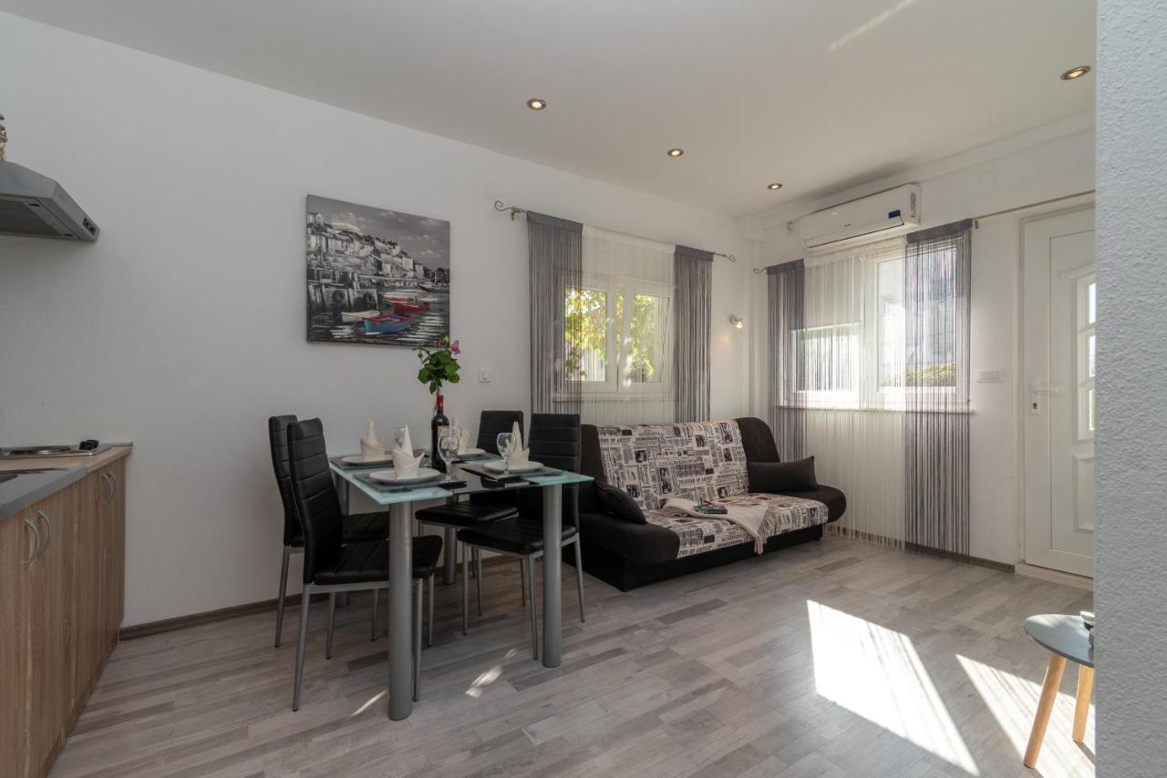 Apartments Bruna Trogir Exterior photo