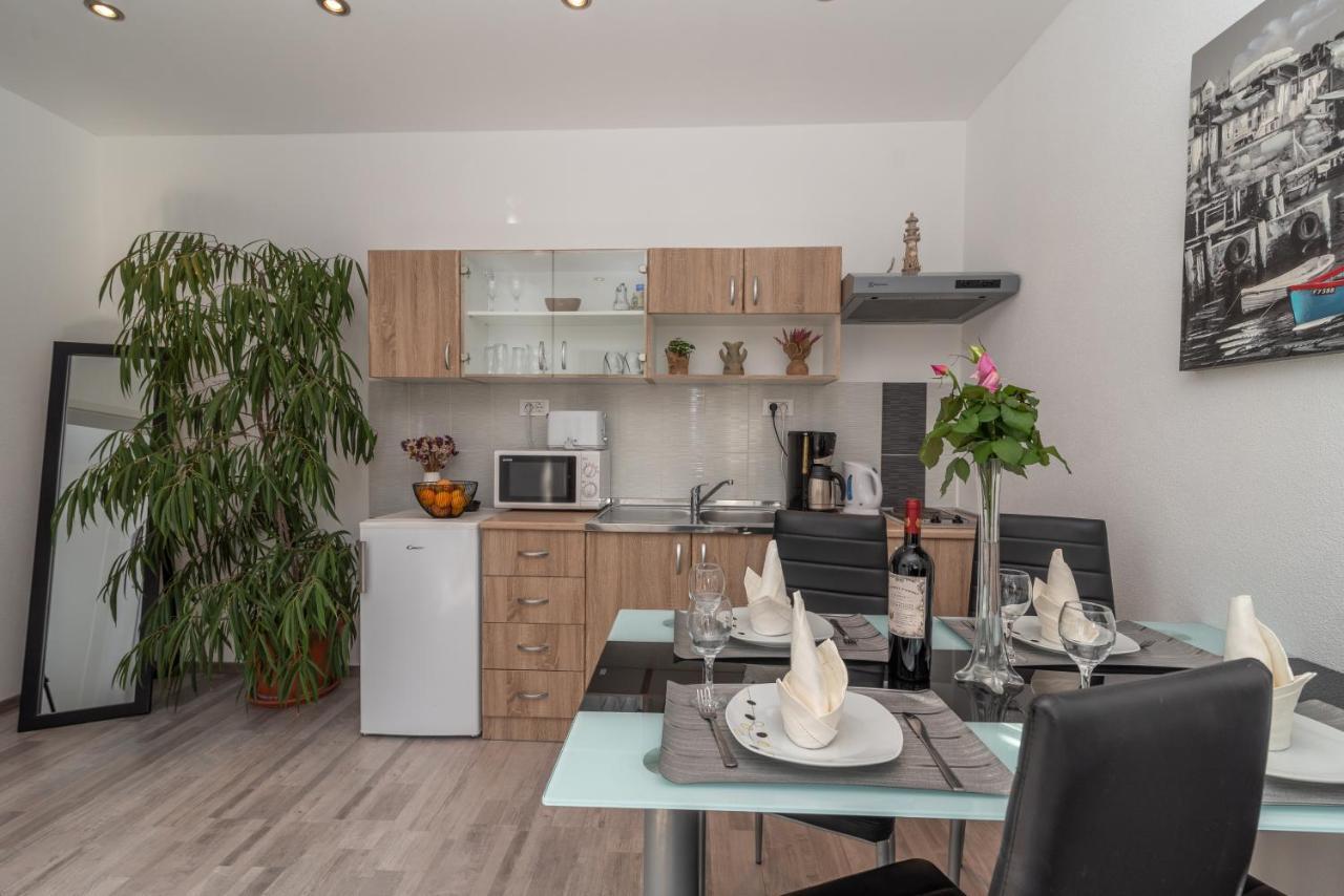Apartments Bruna Trogir Exterior photo