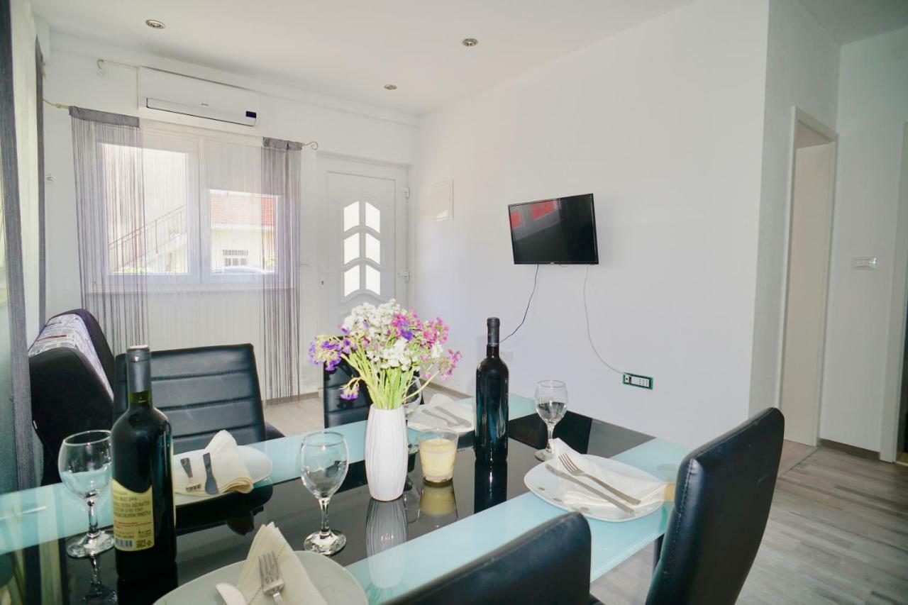 Apartments Bruna Trogir Exterior photo