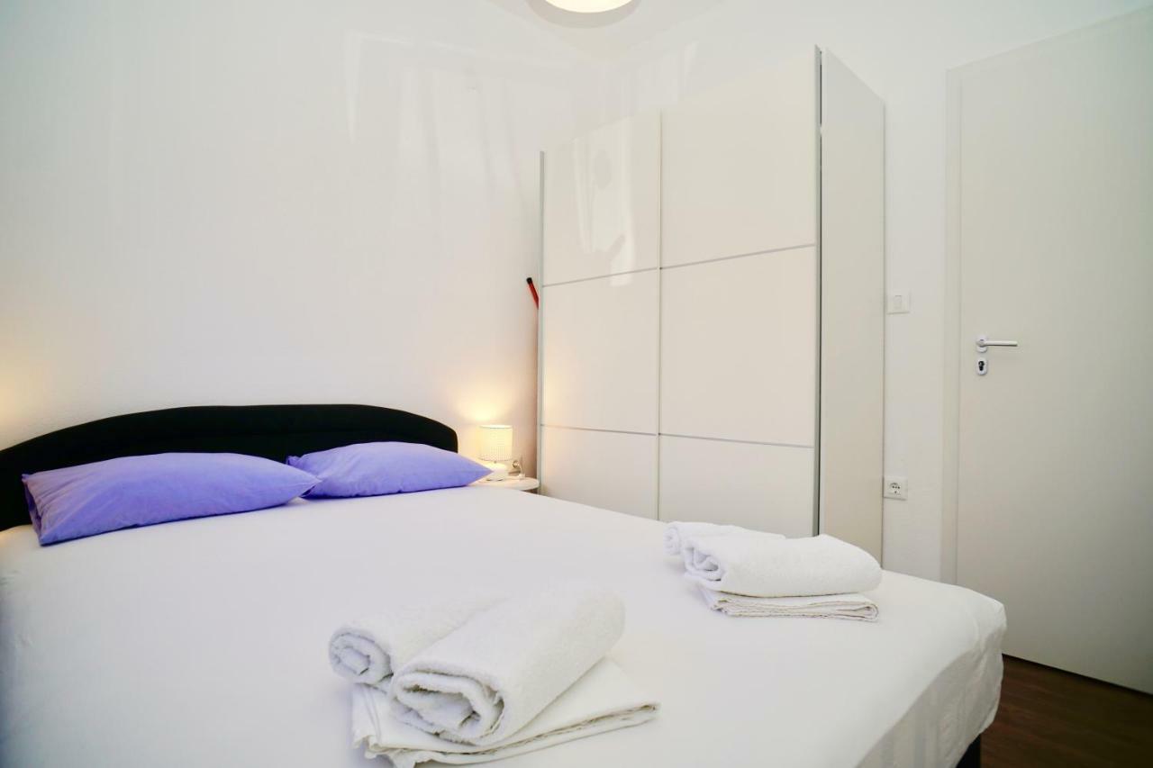 Apartments Bruna Trogir Exterior photo