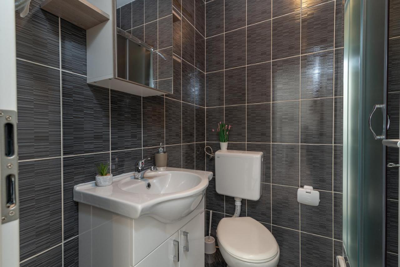 Apartments Bruna Trogir Exterior photo